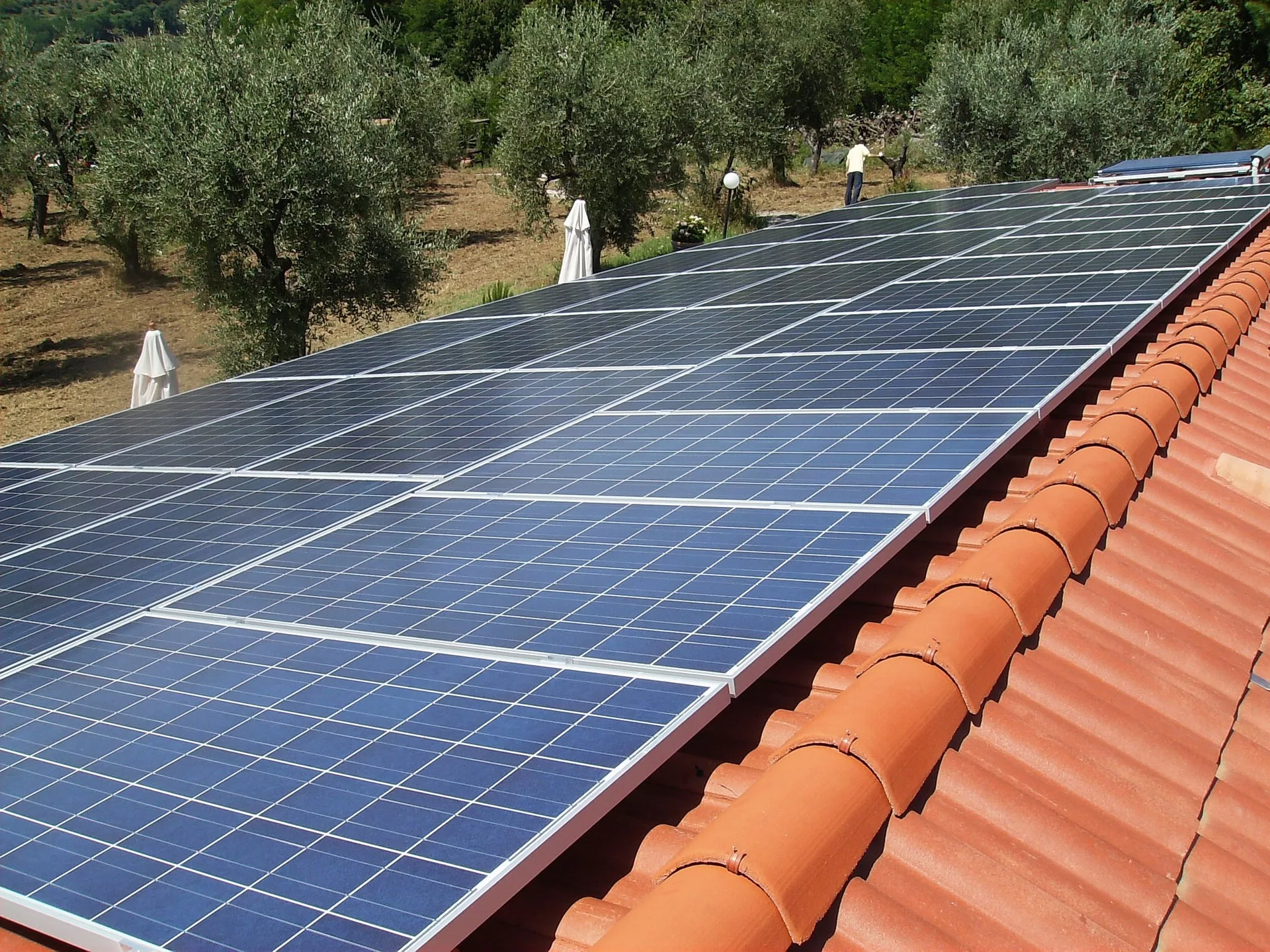 Lire la suite à propos de l’article Installation de panneaux photovoltaïques sur tuile à Lyon
